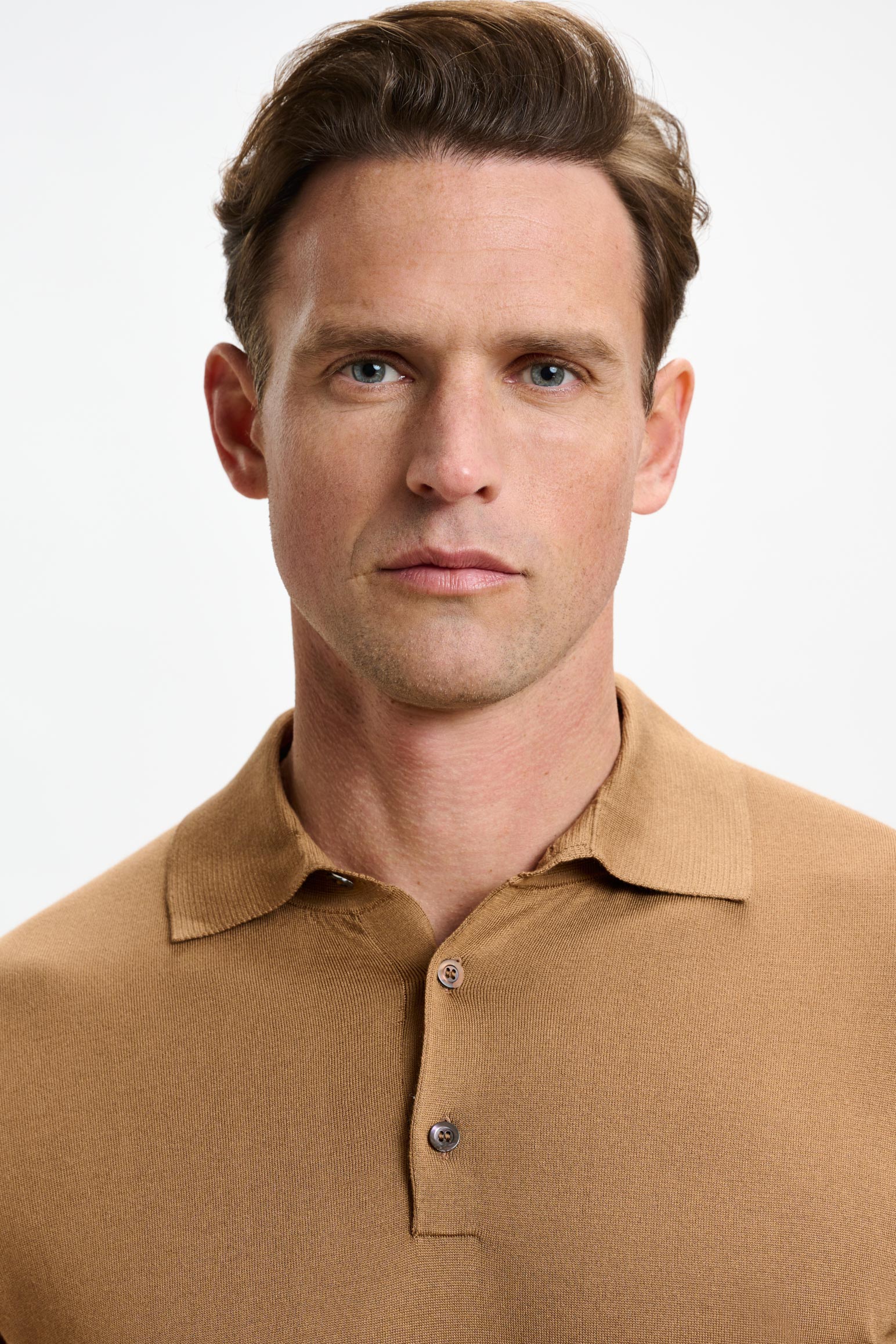 Tobacco Silk Knitted Kendal Short Sleeve 3 Button Polo Shirt — detail 2