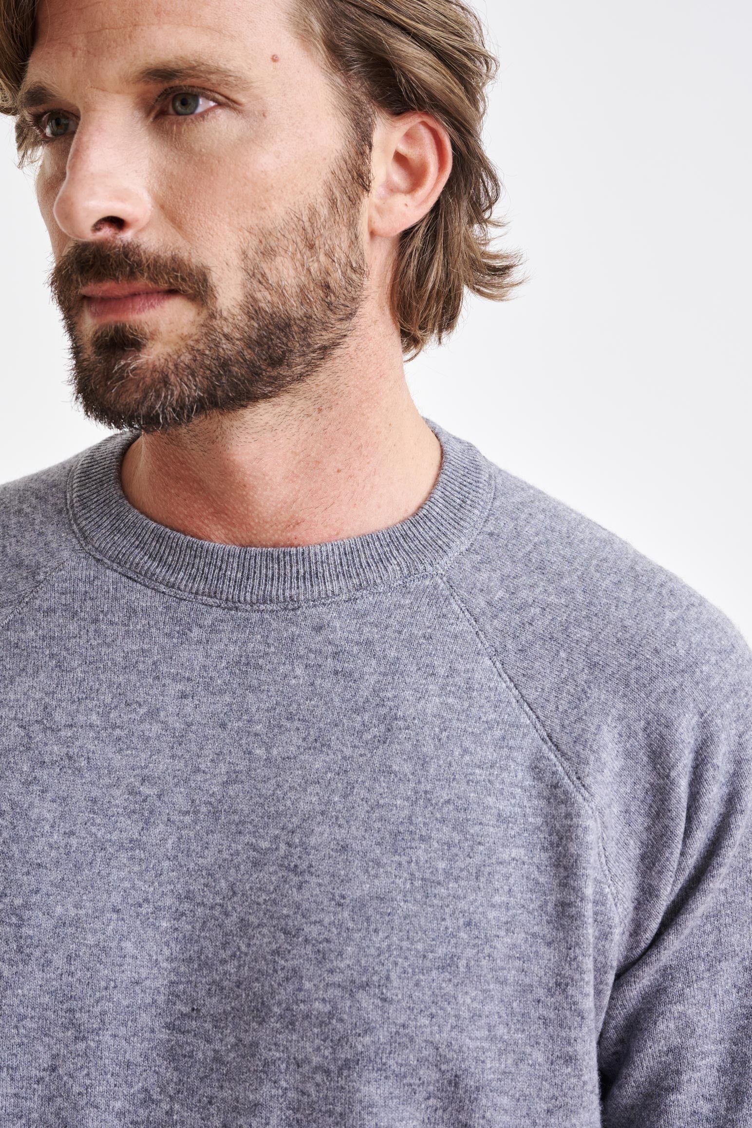 Mid-Grey Melange 100% Cashmere Whitby Crewneck Sweater — detail 2
