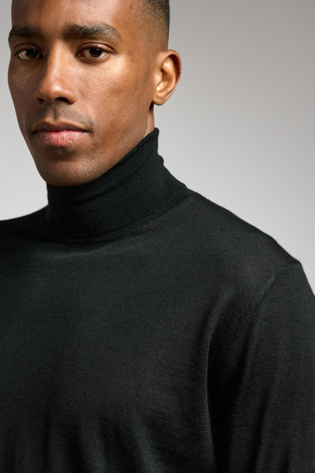 Black Cashmere & Silk Blend Telford Turtleneck Sweater — detail 1