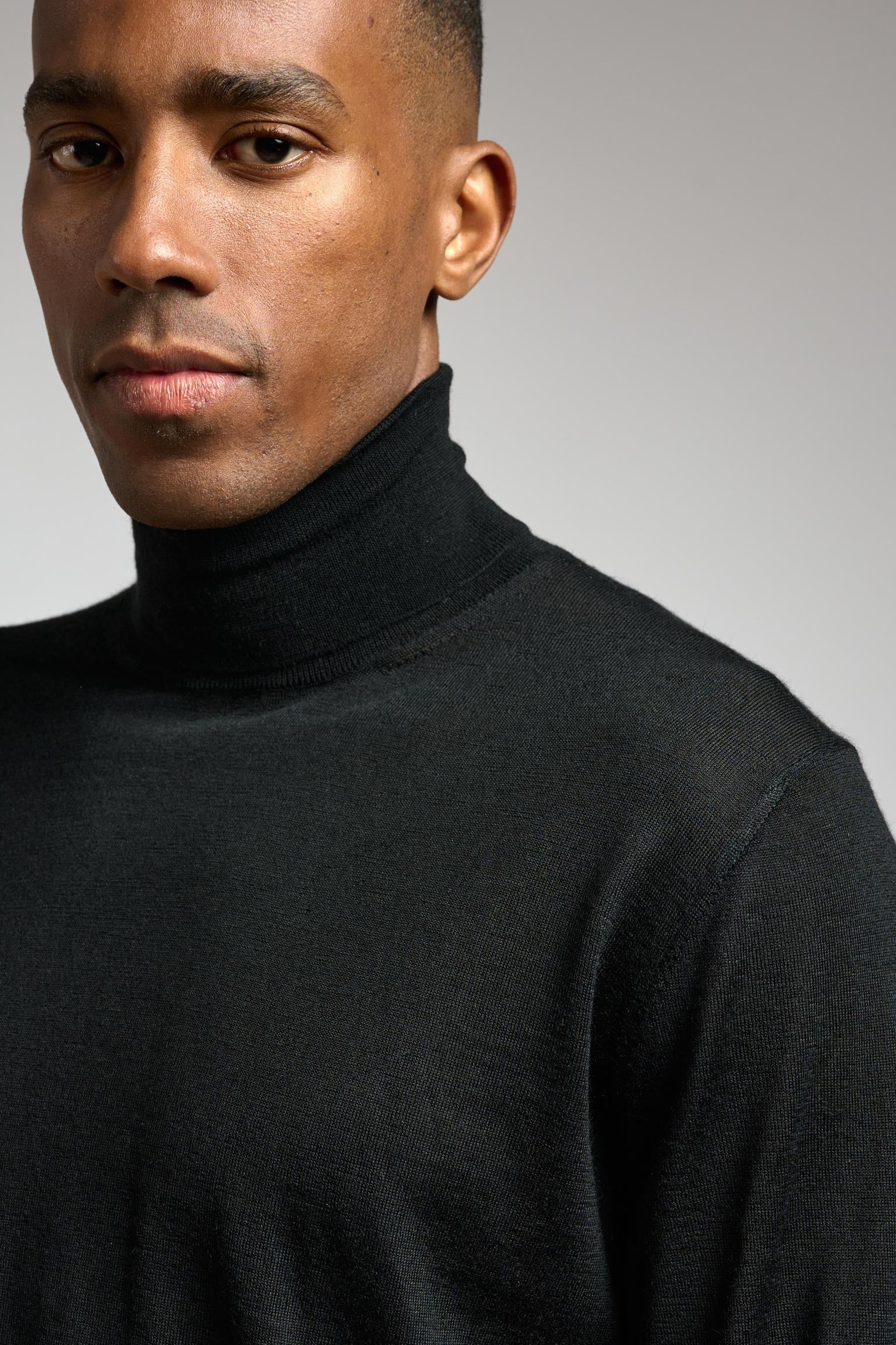 Black Cashmere & Silk Blend Telford Turtleneck Sweater — detail 1