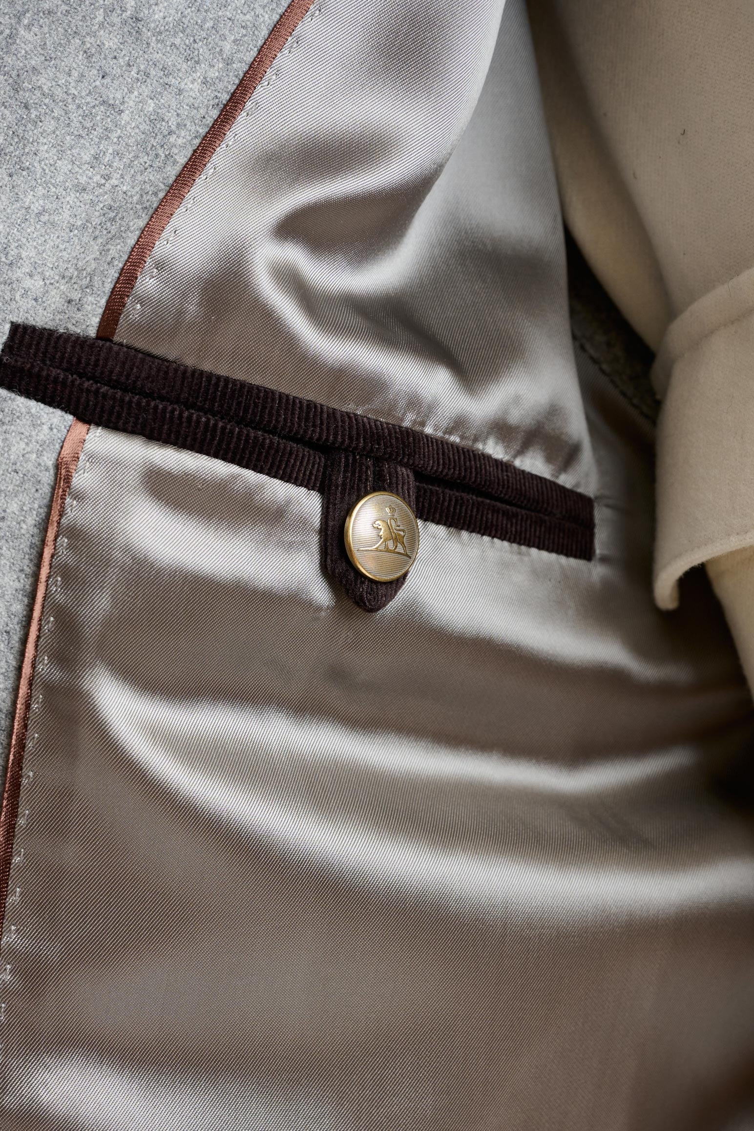 Grey Super 100's Wool Keswick Waistcoat Flannel Saxony — detail 7